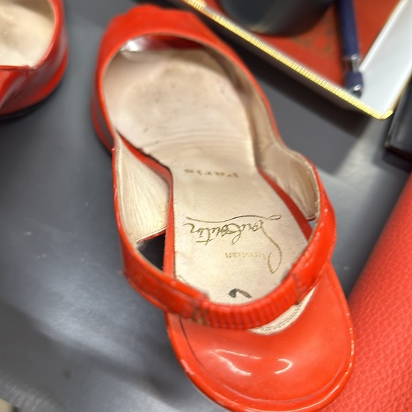 Sexy red Louboutins! Well kept bottoms - Picture 4 of 7